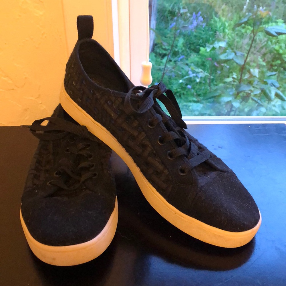 Koolaburra by UGG black fabric sneakers size 9